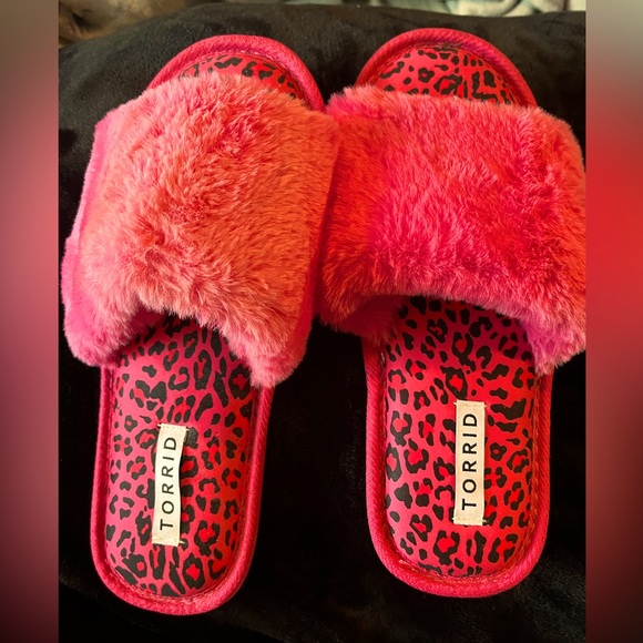 Torrid Pink Slippers NWOT - Picture 1 of 4